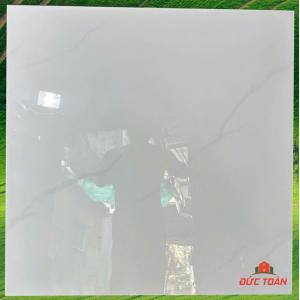 Đá đồng chất siêu bóng kính trắng vân khói nhẹ 80x80 số 2