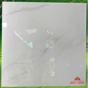 Đá đồng chất siêu bóng kính trắng vân khói xám vàng 80x80 cm